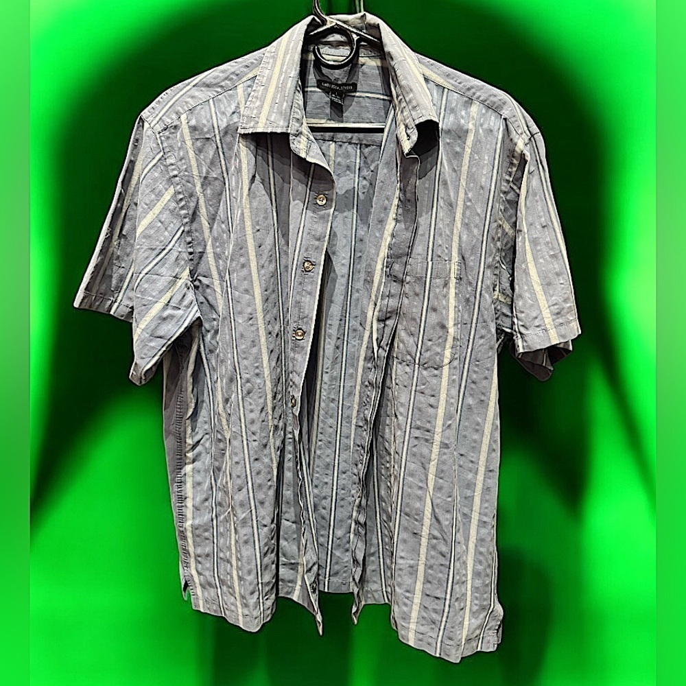 Van huesen Men's Striped Shirt LARGE